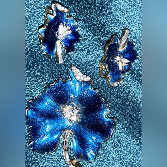 Vintage ESTATE TRIFARI SIGNED large floral ladybug brooch & earrings set BLUE